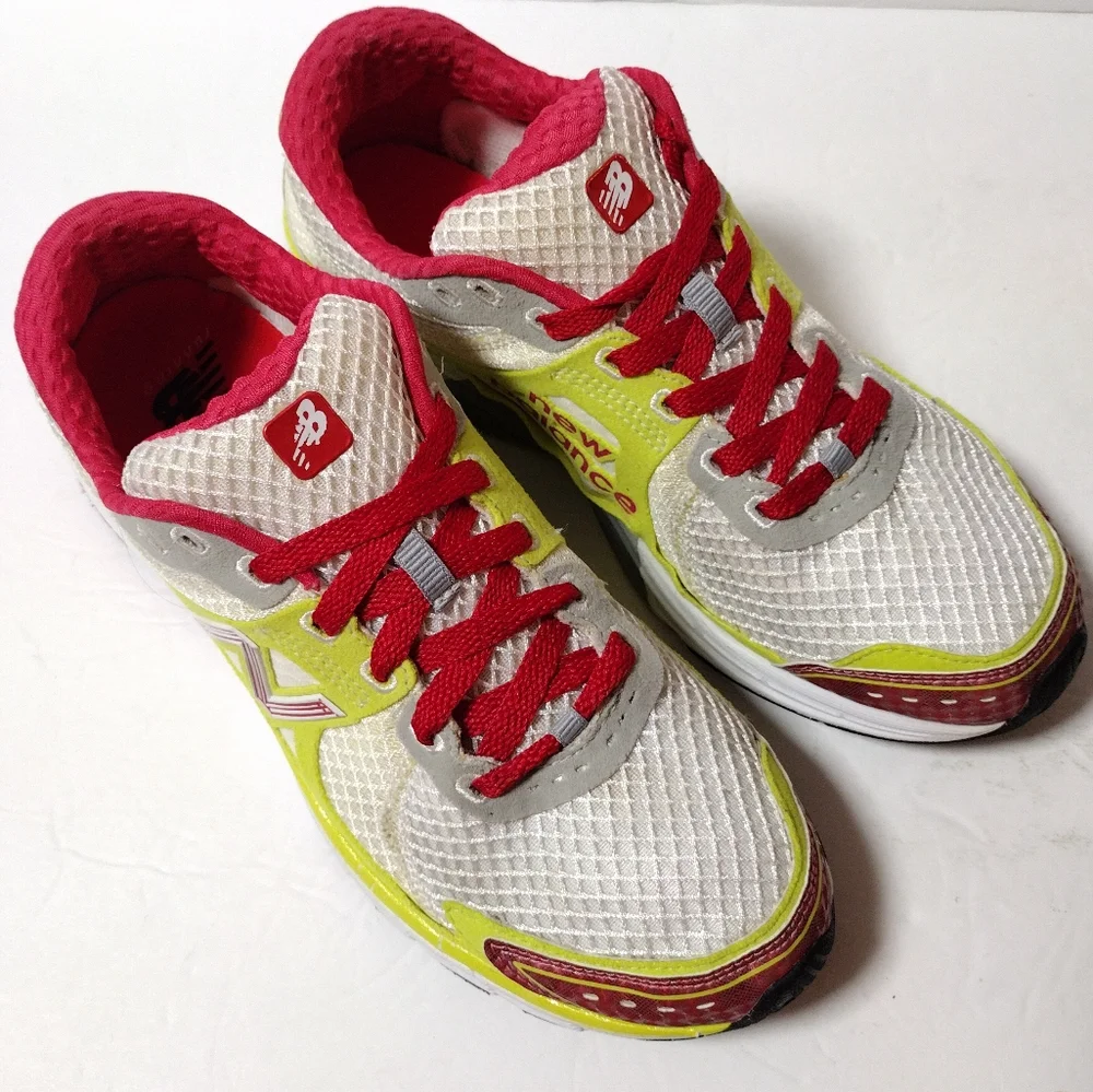 New Balance Women's 1190 Lace-Up Running Low Top Athletic Sneakers Size 9